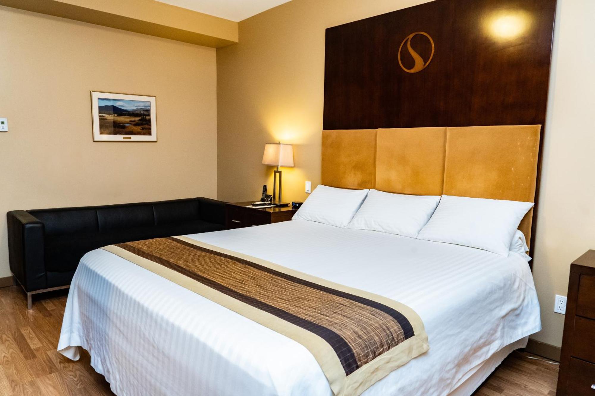 Skky Hotel Whitehorse Extérieur photo
