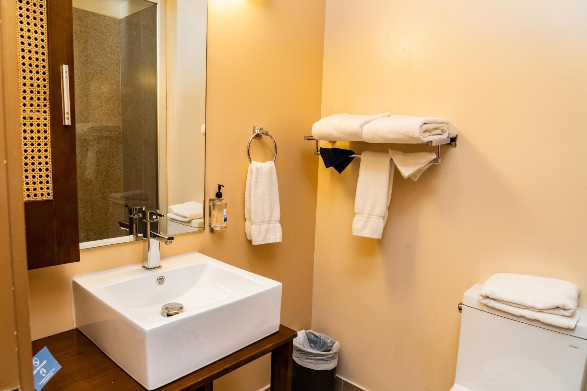 Skky Hotel Whitehorse Extérieur photo