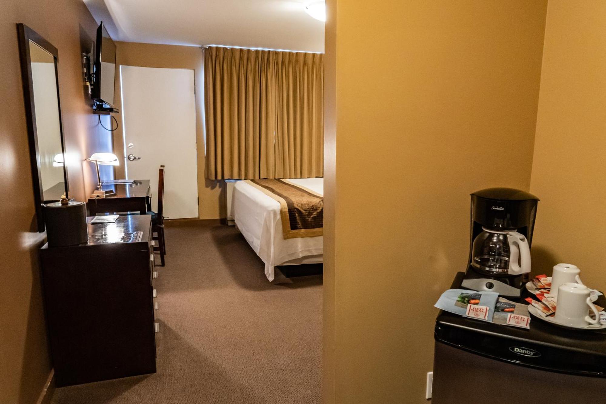 Skky Hotel Whitehorse Extérieur photo