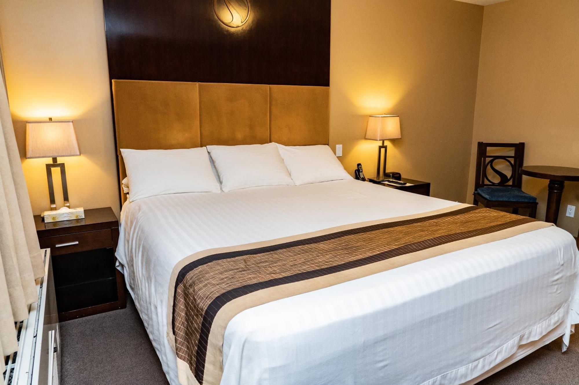 Skky Hotel Whitehorse Extérieur photo