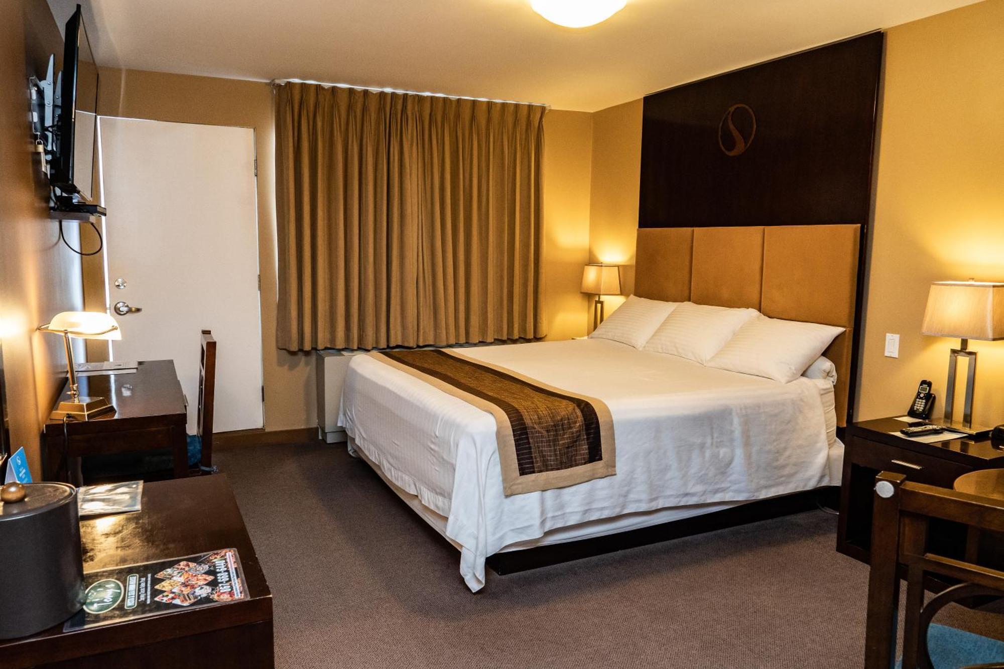 Skky Hotel Whitehorse Extérieur photo