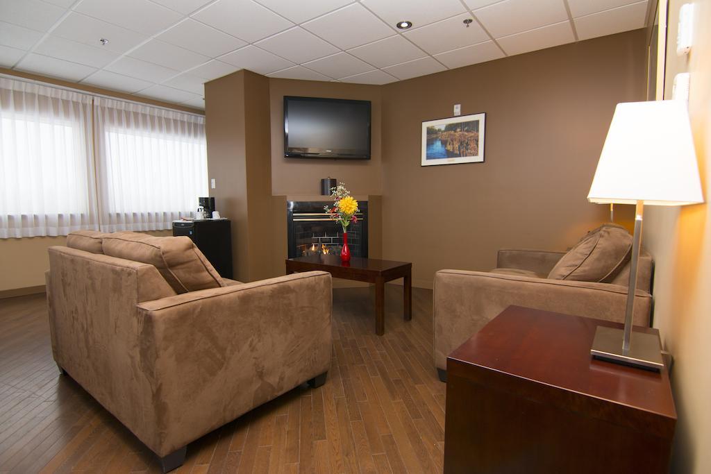 Skky Hotel Whitehorse Extérieur photo